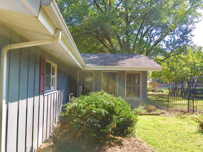Building Photo - 975 Marilyn Ct