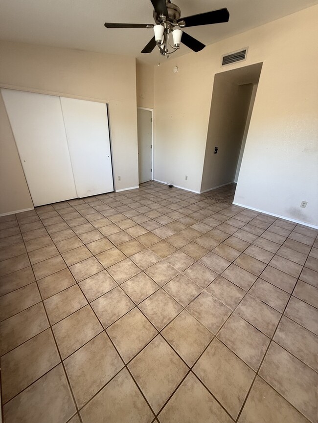 Building Photo - House For Rent