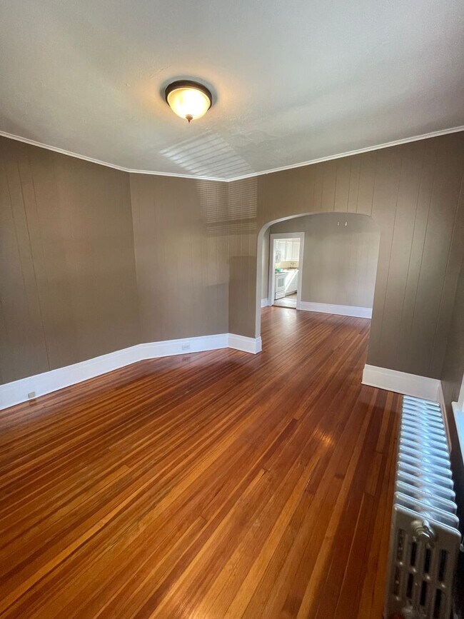 Foto del edificio - Spacious 2-story duplex unit in Pittsfield!