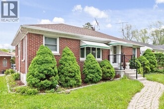 Building Photo - 3200 Longfellow Ave