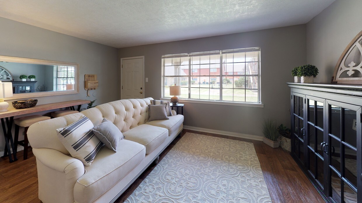 Cambridge in the Groves Apartments in Groves, TX