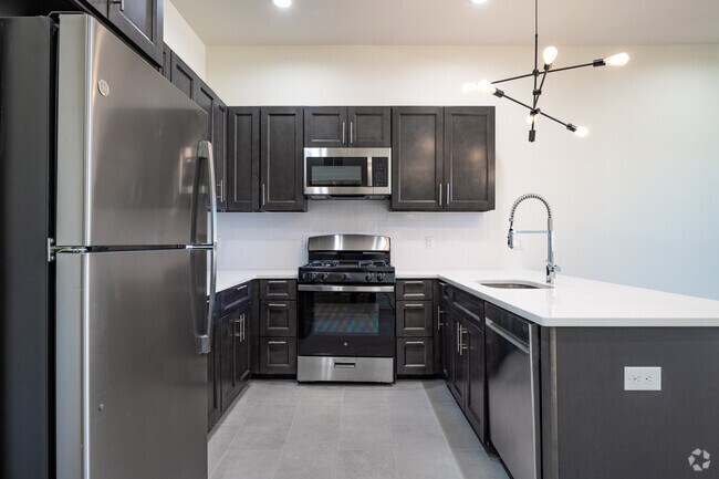 1HAB, 1BA - 938SF - 604 Bloomfield