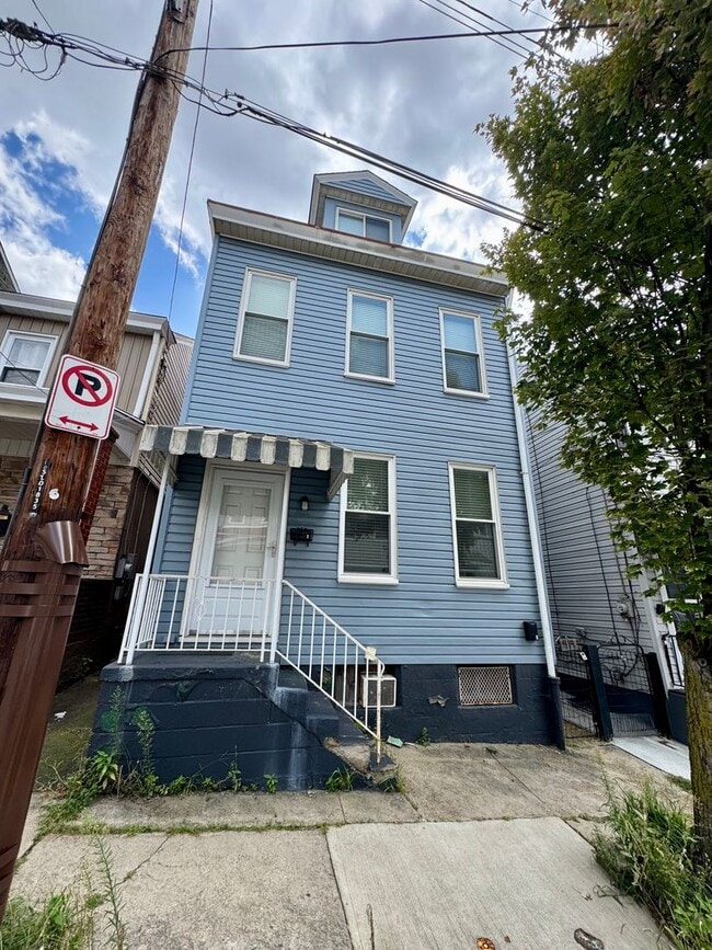 Building Photo - 419 Taylor St
