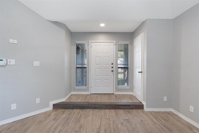Building Photo - 2302 Windrift Way