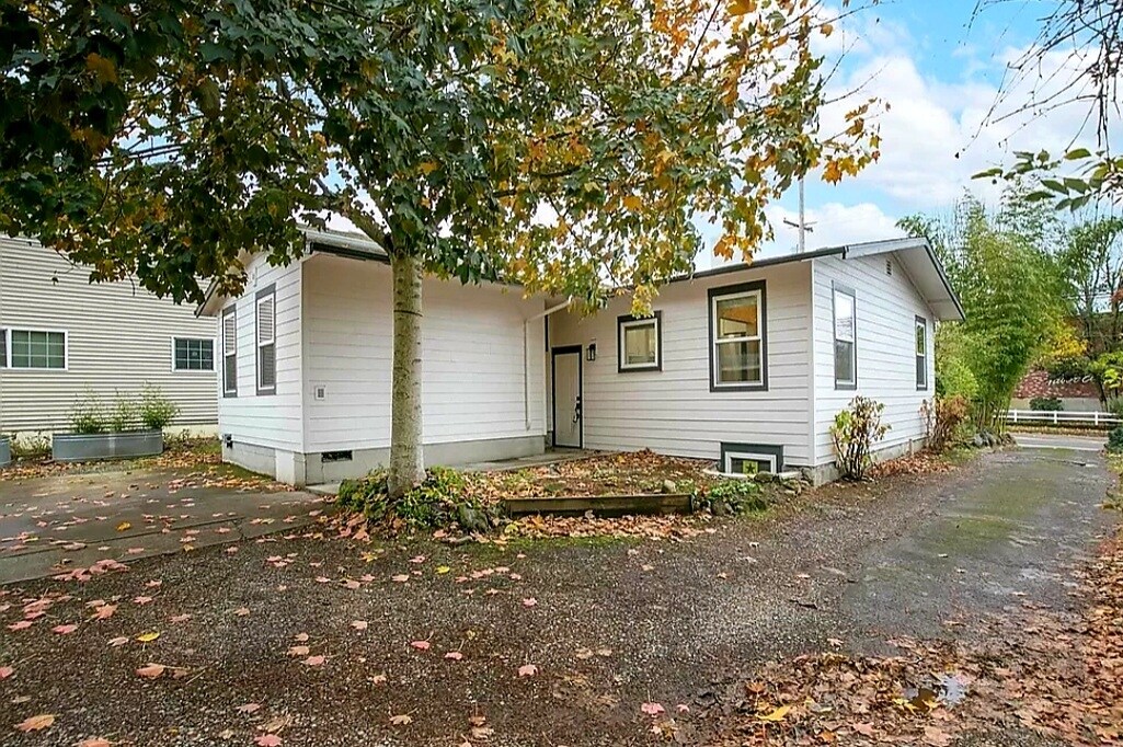 Primary Photo - 7335 SE Division St
