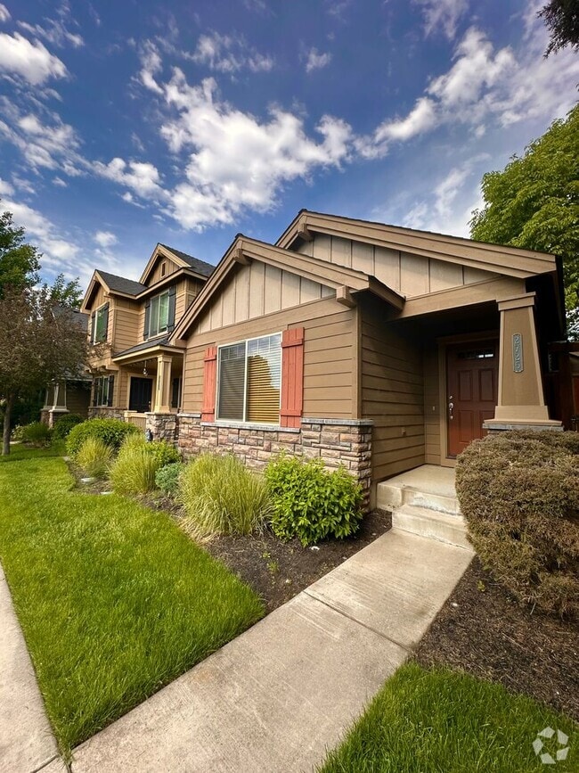 Building Photo - 2725 NW Cedar Ave