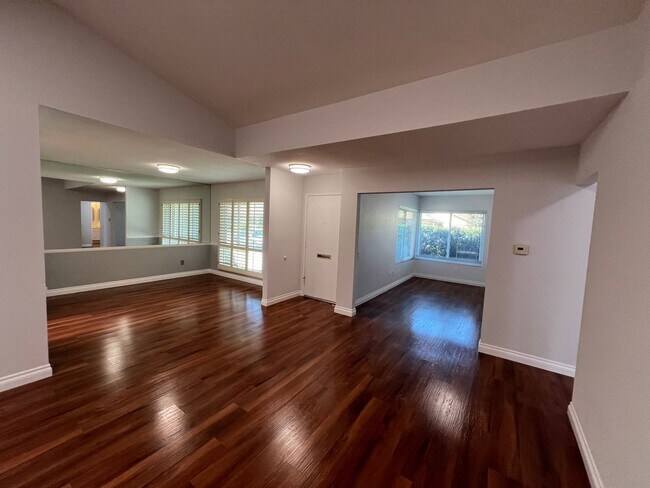 Building Photo - The Popular layout of the El Dorado in Lei...