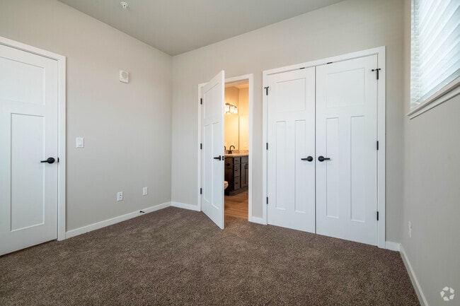 4BR, 2BA - 1288 - 500 N Tratt St