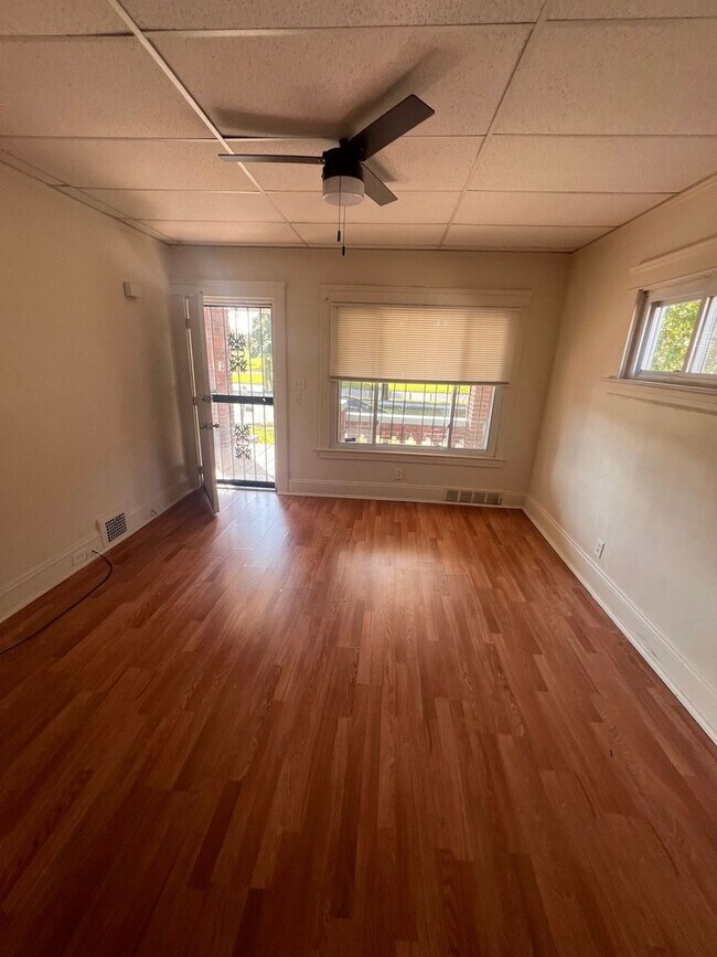 Foto del edificio - 11117 Melba Ave