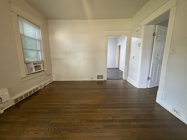 Foto del edificio - 2410 Hanover Ave NW