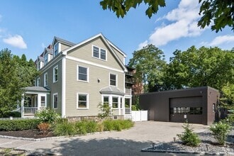 Building Photo - 20 Pond Ln