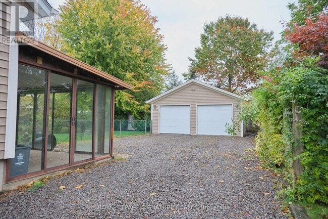 Building Photo - 784 S Pelham Rd