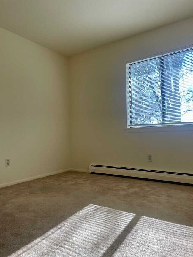 Building Photo - 2076 Townline Rd