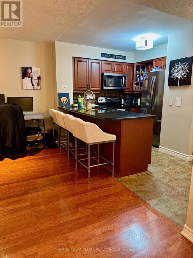 Building Photo - 30 Grand Trunk Crescent