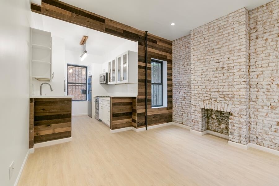 Primary Photo - 1170 Nostrand Ave