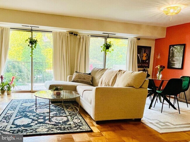 Foto del edificio - 9039 Sligo Creek Pkwy