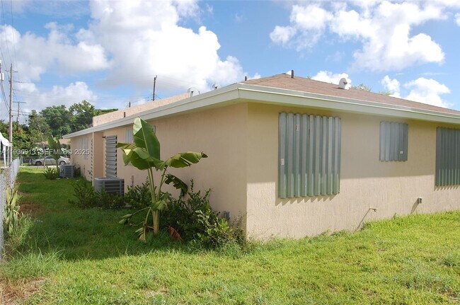 Foto del edificio - 2184 NW 63rd St