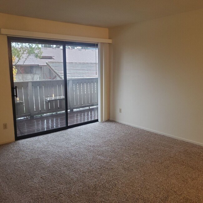 Building Photo - Location, Location! Easy Living in Walnut Creek near Heather Farms/John Muir