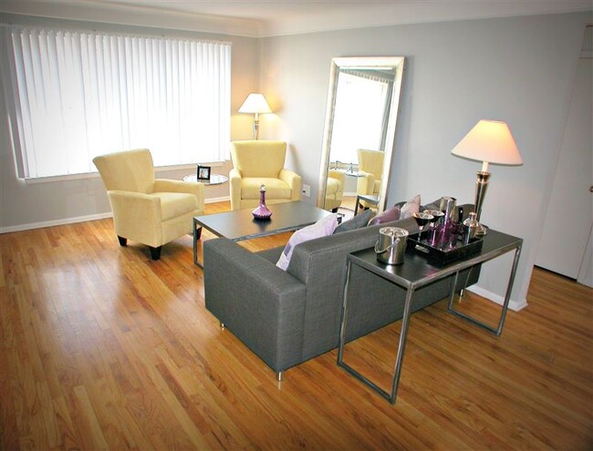 Foto del edificio - 2 br, 1 bath Apartment - Metropolitan 13 A...