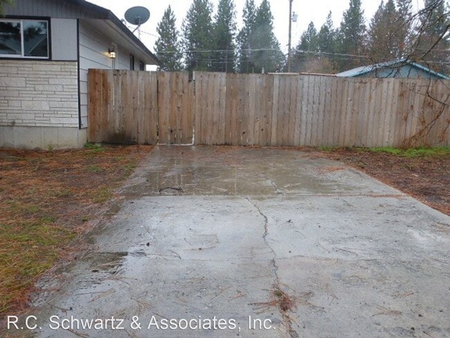 Building Photo - 3 br, 1 bath House - 3704 E. 34th