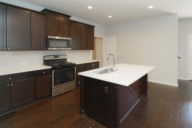 Foto del edificio - 5304 Golden Canary Ln