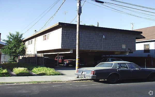 Primary Photo - 640 W Park St