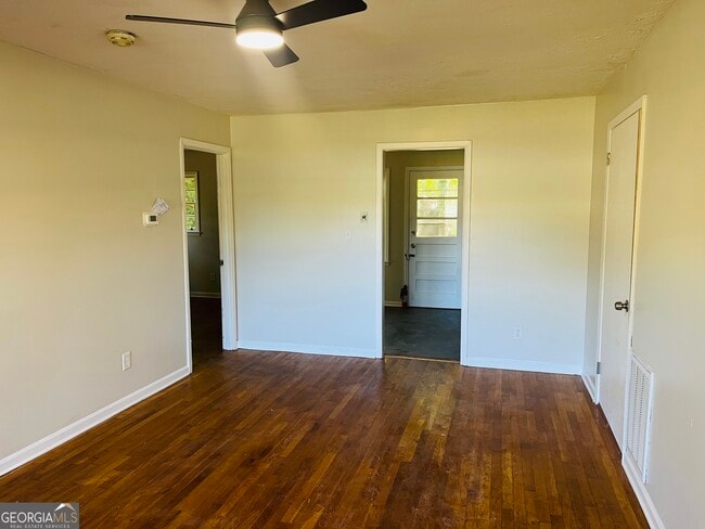 Building Photo - 531 Locke St