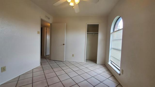 Foto del edificio - 557 Harrison Dr