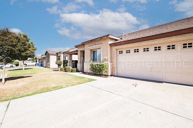 Foto del edificio - 4 Bedroom/2 Bath Home in Desired Southwest...