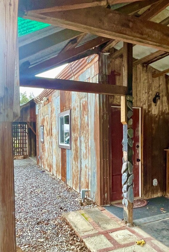 Primary Photo - Studio, 1 bath House - 20797 Walnut St