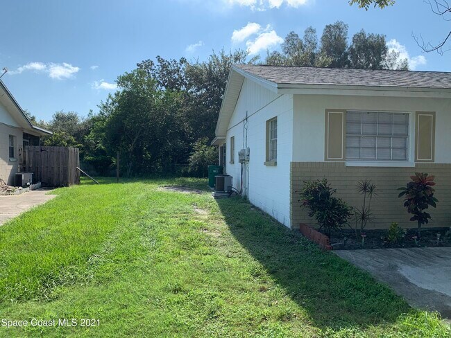Building Photo - 741 Venus Dr