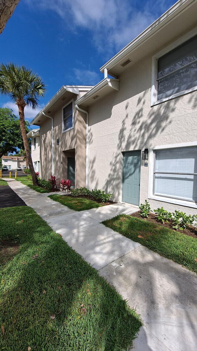 The Landings at West Palm Apartments in West Palm Beach, FL