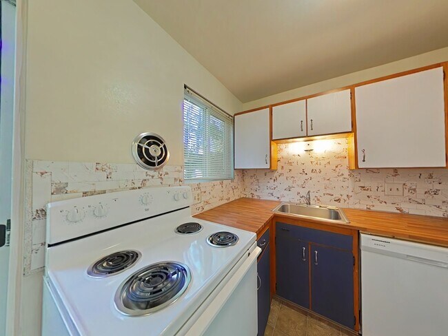 Foto del edificio - 2 Bedroom Apartment ~ Close to Campus ~ Ca...