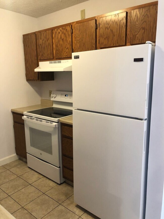 Building Photo - Updated 3 Bedroom Duplex Townhome on Quiet...