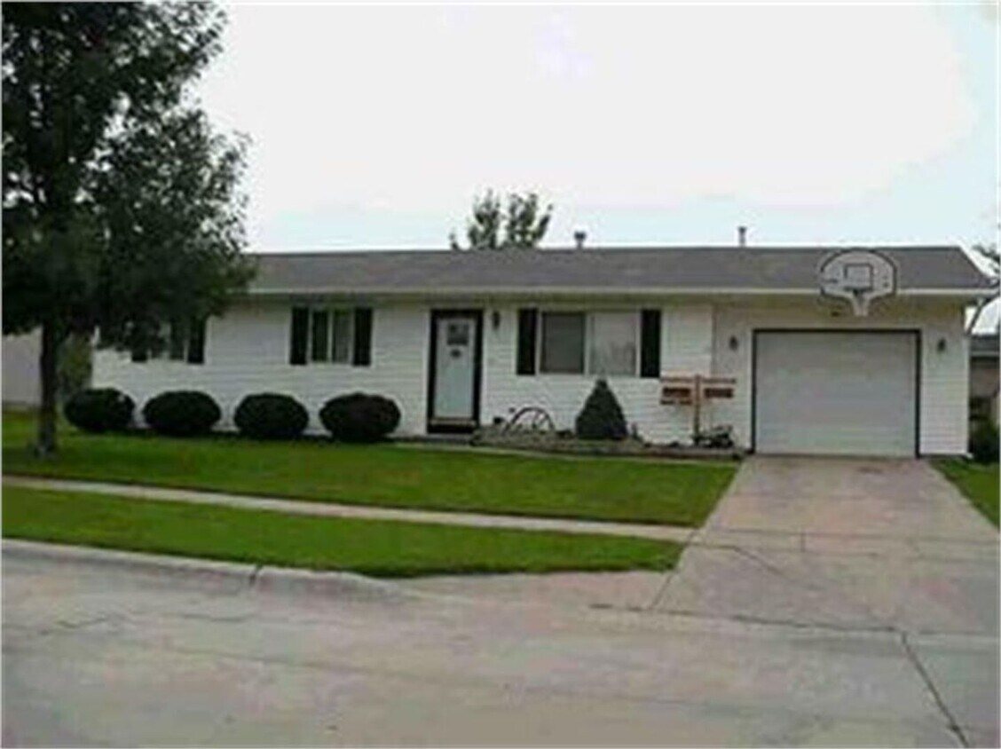 Primary Photo - 3 Bedroom Single Family Home!