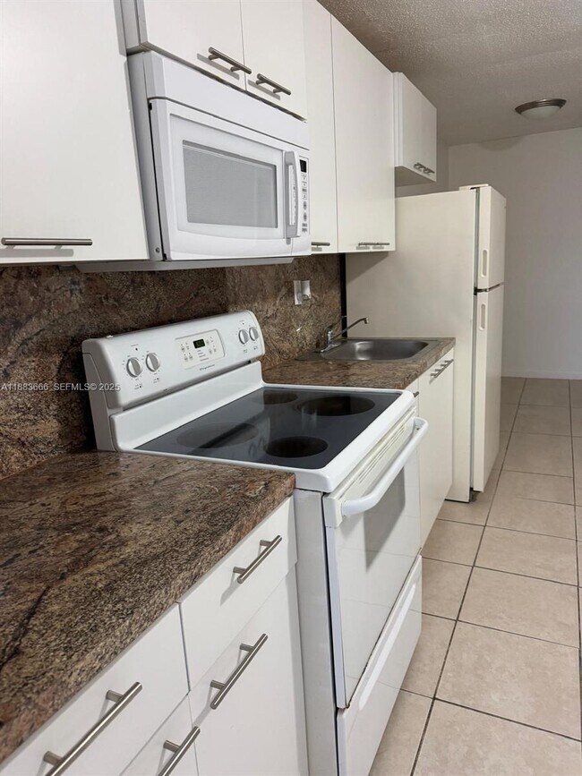 Foto del edificio - 2401 Van Buren St