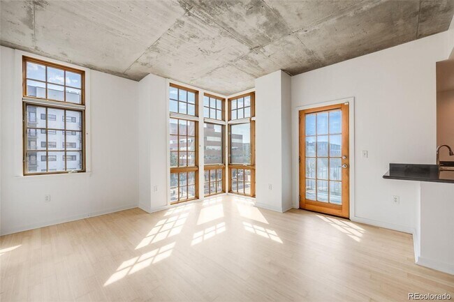 Foto del edificio - 275 S Harrison St