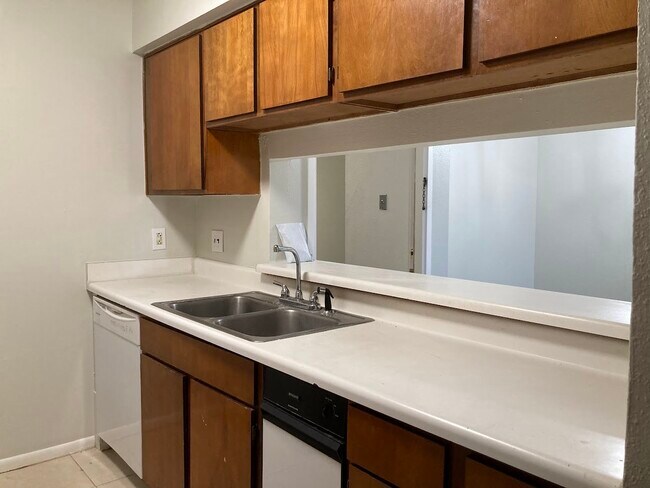 Foto del edificio - 3075 Walnut Bend Ln