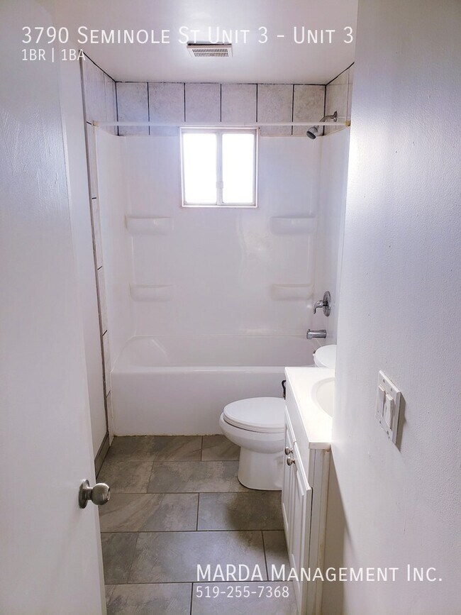 Photo du bâtiment - Renovated 1 BED/1 BATH in East Windsor ALL...