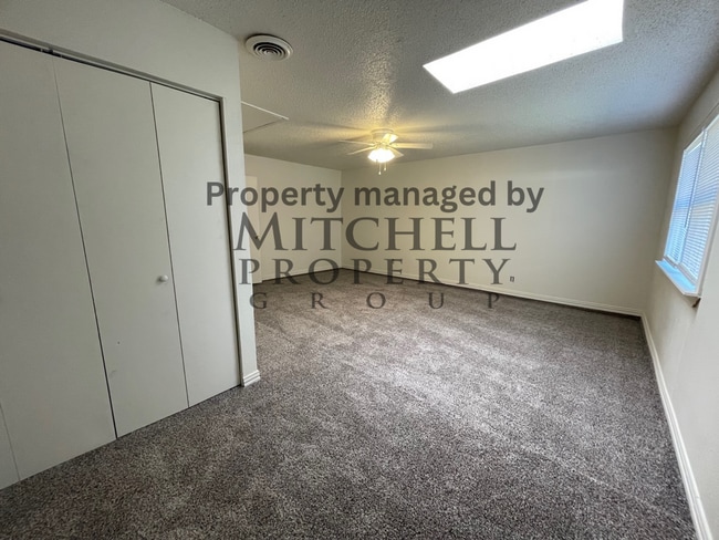 Building Photo - Beautiful and spacious 4 bedroom home with...