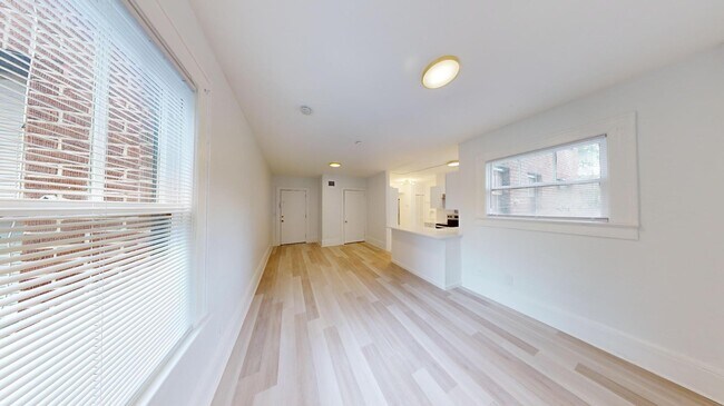 Foto del edificio - 2331-2335 Riverside Ave - 2331-8(R)