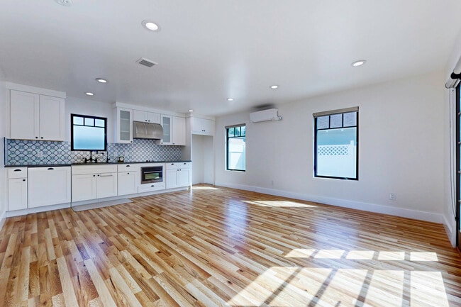 Building Photo - 1843 Las Lunas St