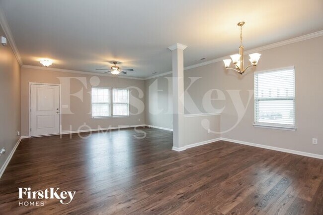 Building Photo - 3600 Creekside Dr