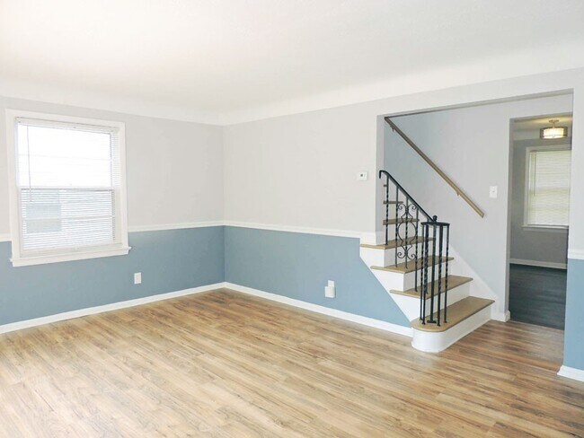 Foto del edificio - 18201 Hazelwood Ave