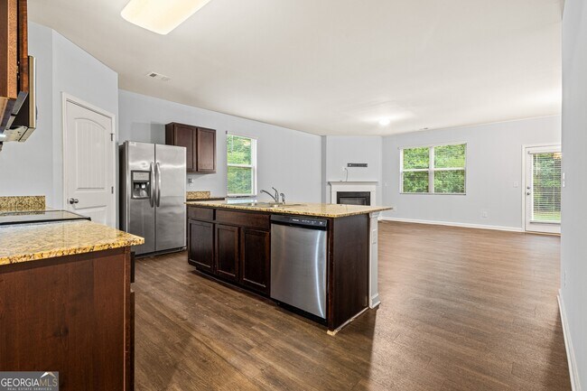 Foto del edificio - 5469 Waverly Dr