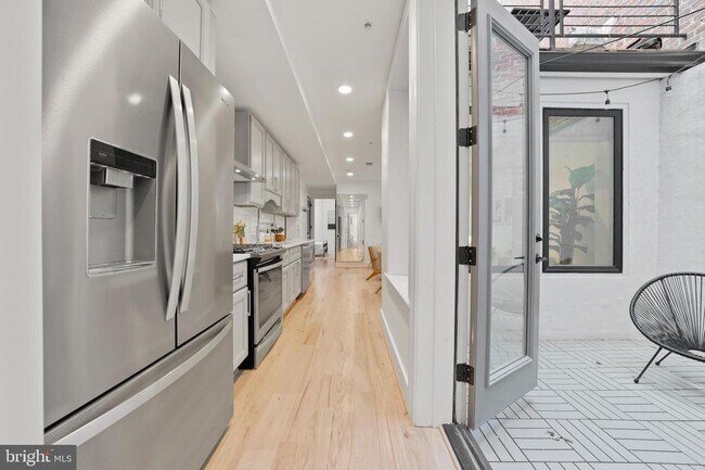 Foto del edificio - 811 Upshur St NW