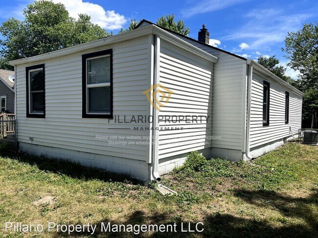 Building Photo - 3 br, 1 bath House - 3245 S Foltz St.