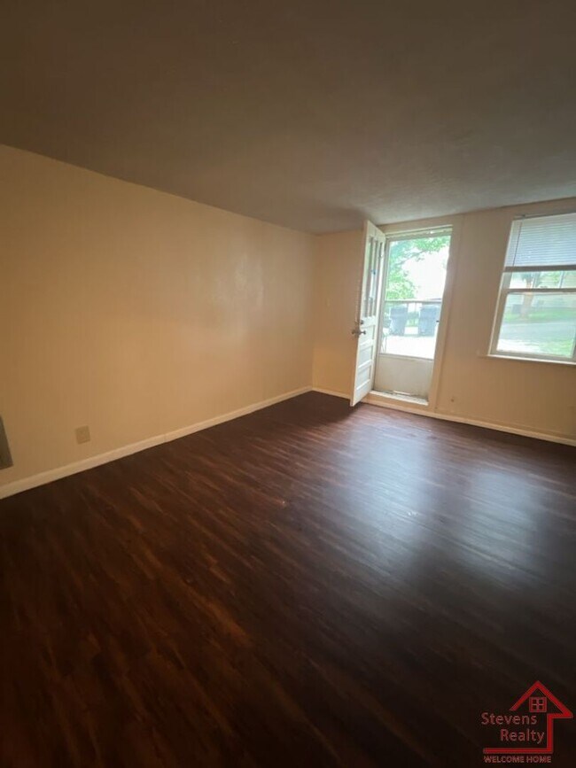 Foto del edificio - 180 E Stevens St