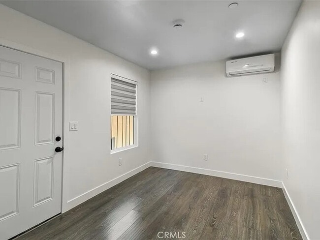 Foto del edificio - 8140 Louise Ave