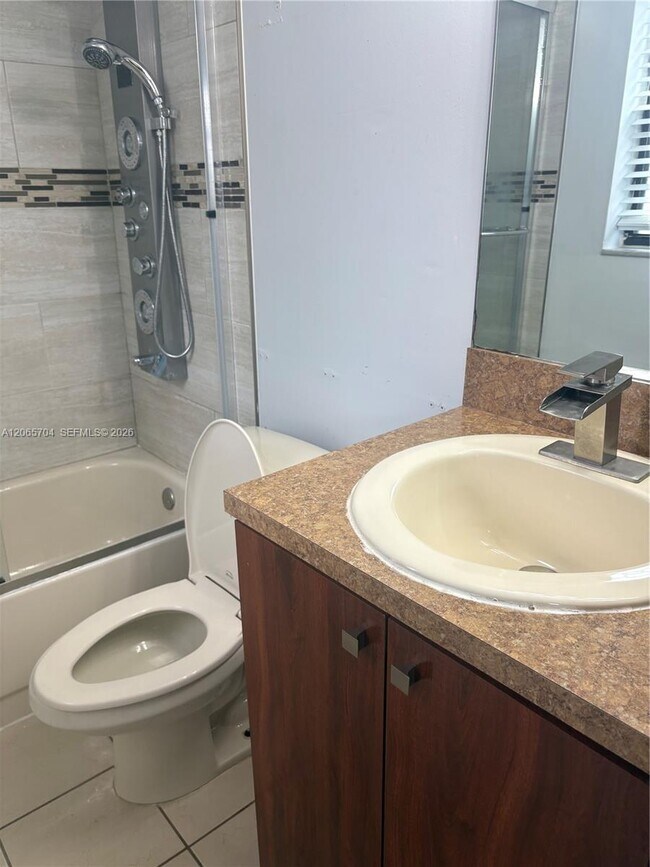 Foto del edificio - 18236 Mediterranean Blvd
